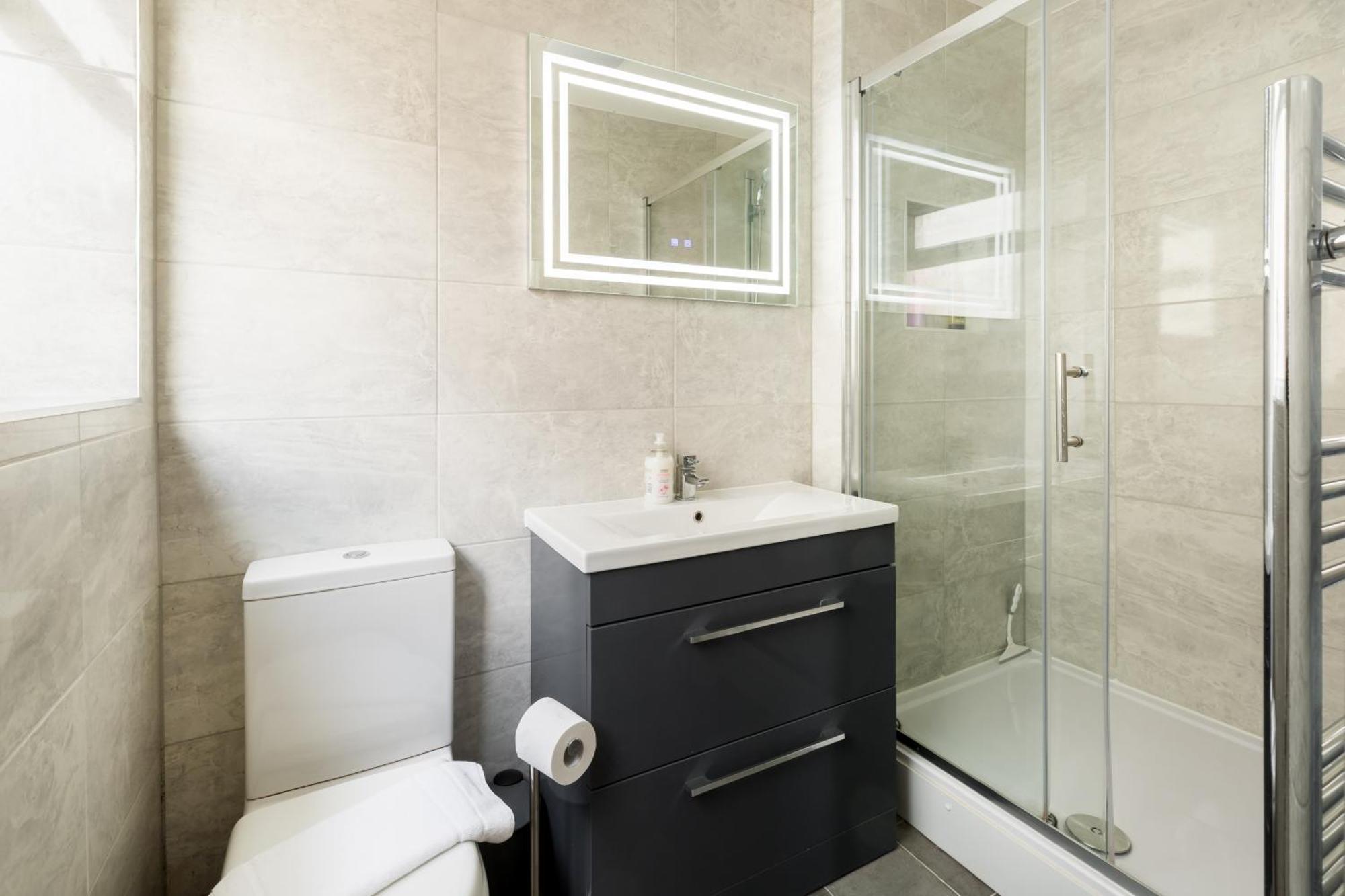 1-Bedroom Apartment In Leamington Spa With Free Parking Exterior photo